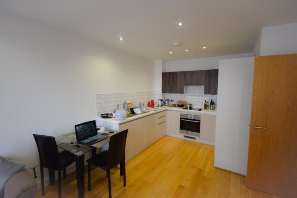 Apartment in Salford, Blackfriars, Lower Broughton - View 3