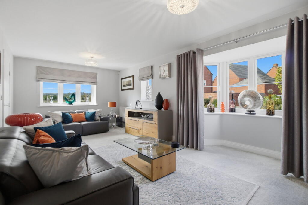 House in Malvern Hills, Leigh - More