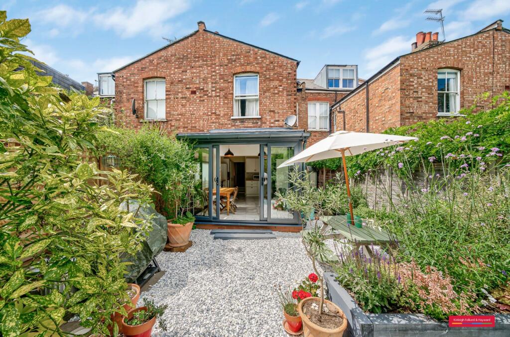 Main image of property: Fortis Green Avenue, London, N2