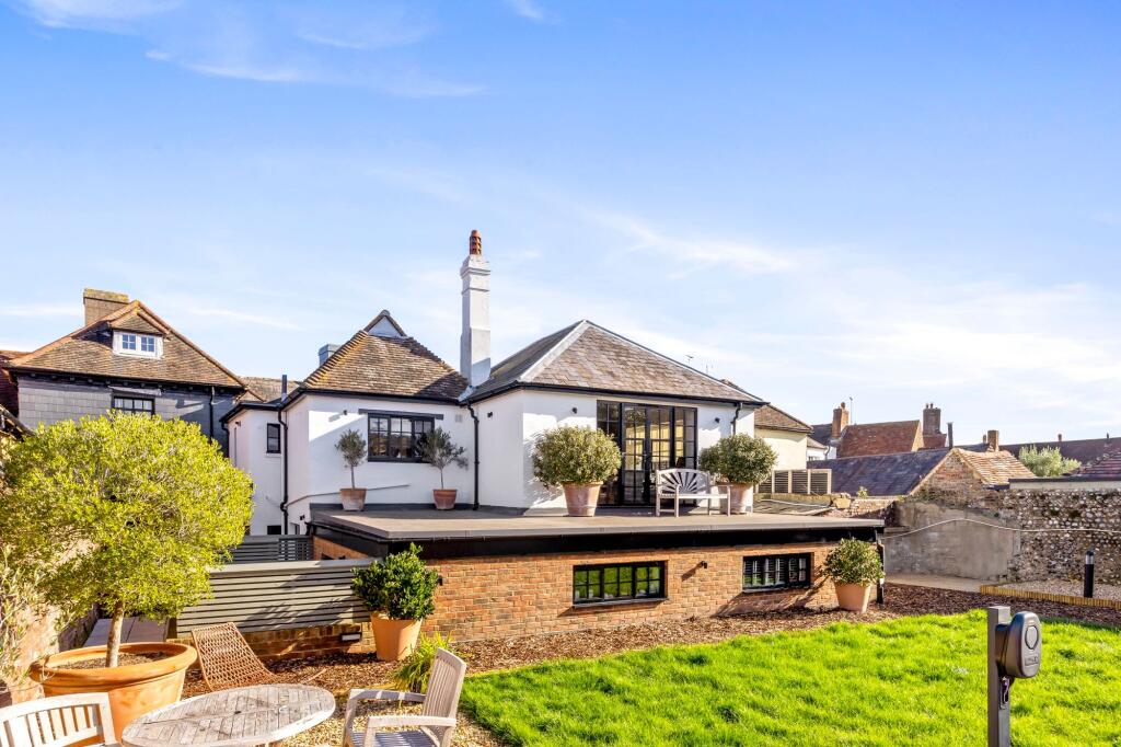 Main image of property: High Street, Steyning, BN44