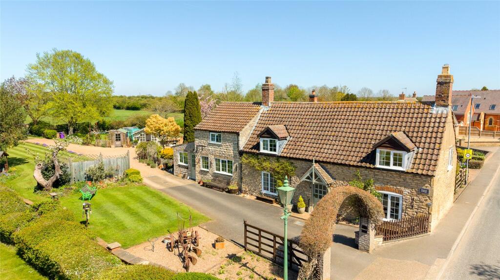 4-bed detached on Main Street, Scopwick, Lincoln, Lincolnshire, LN4, £725,000