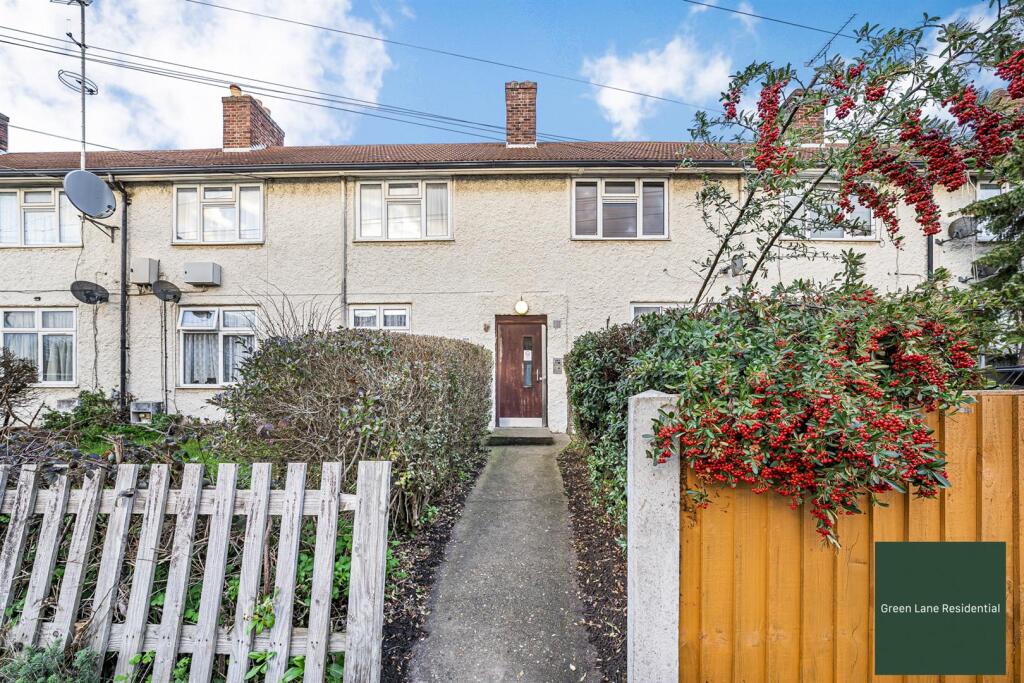 Main image of property: Valence Circus, DAGENHAM, RM8