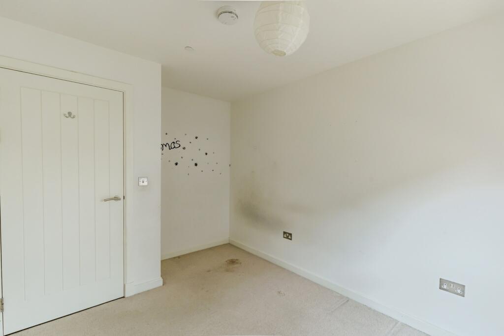 Apartment in Horsham, Oakhill - More