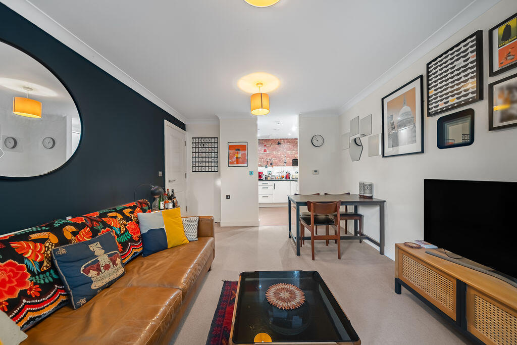 Apartment in Kingston upon Thames - View 5