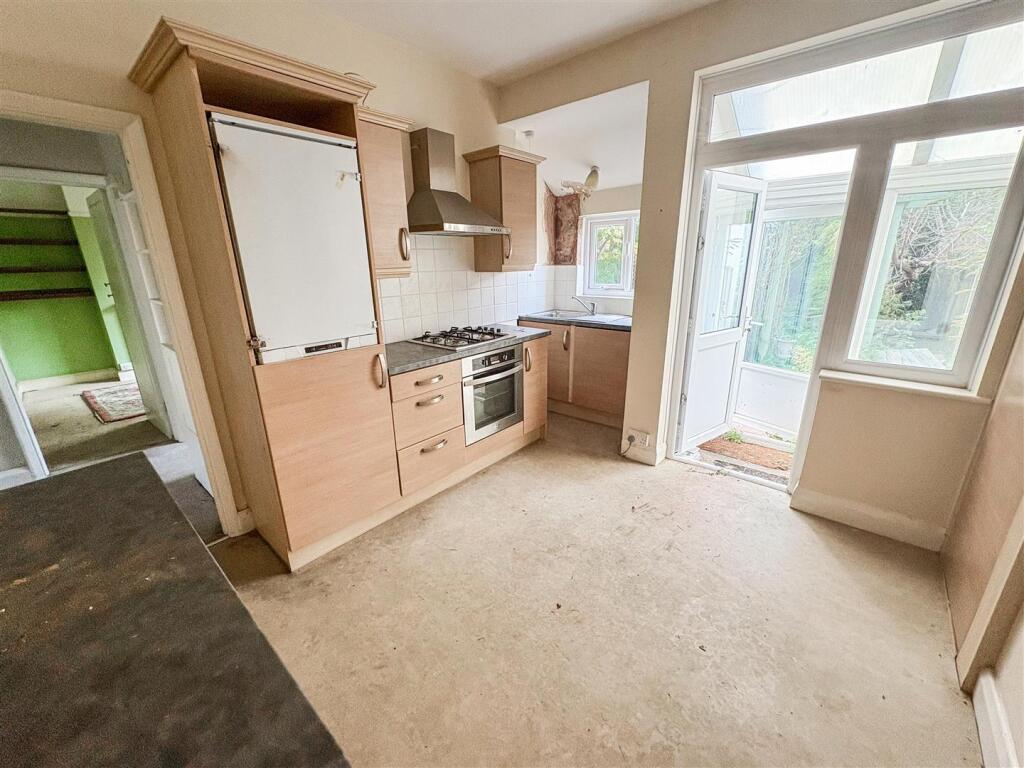 Priory Avenue, Southend-On-Sea photo 3