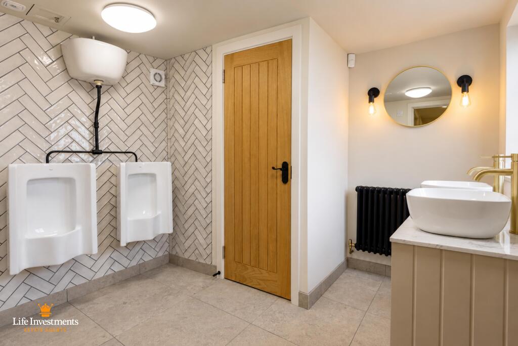 Gentleman's Toilet