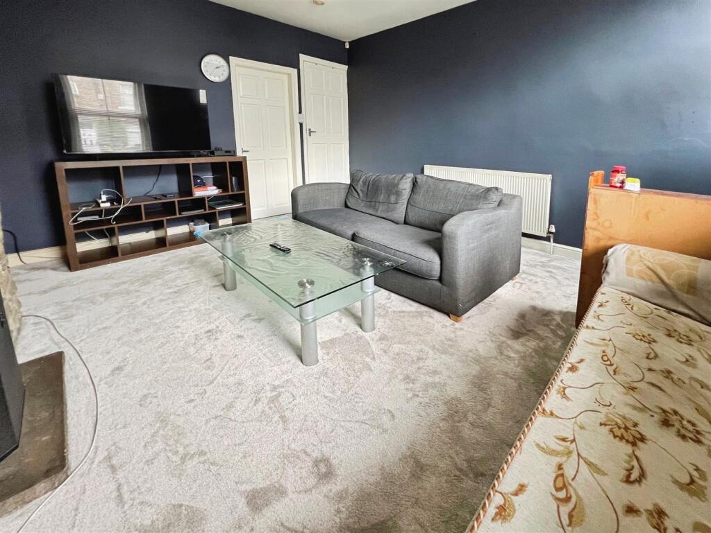 House in Bradford, West Yorkshire - View 4