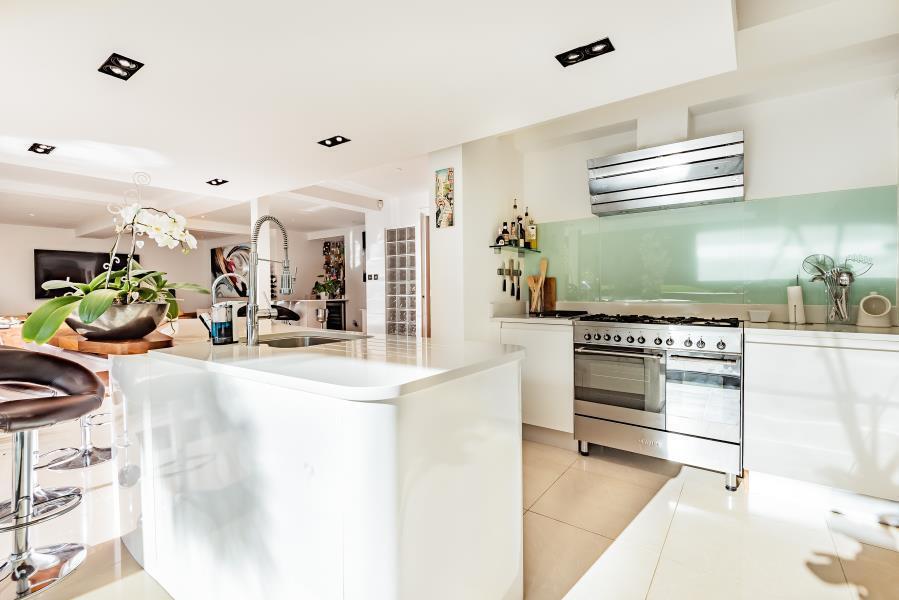 House in Virginia Water, Knowle Hill - View 4