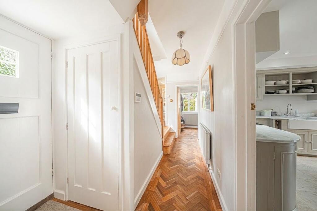 House in Haywards Heath, Lindfield - More