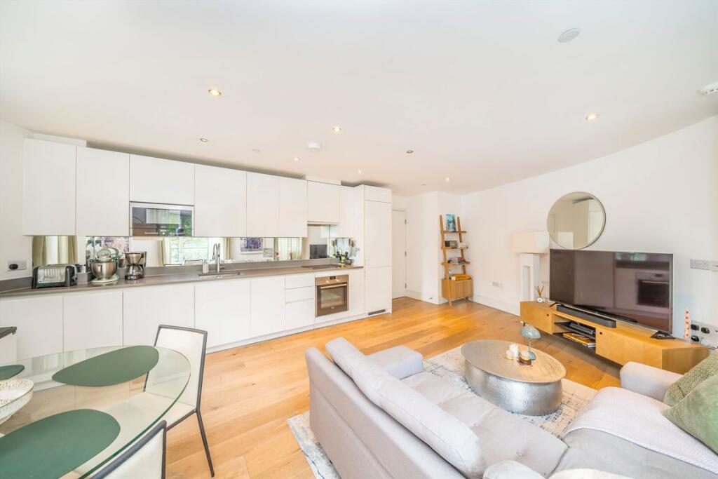 Apartment in London - More