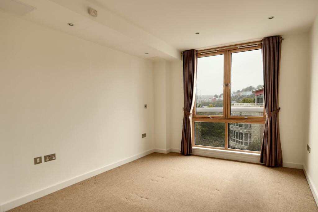 Apartment in Bristol - More