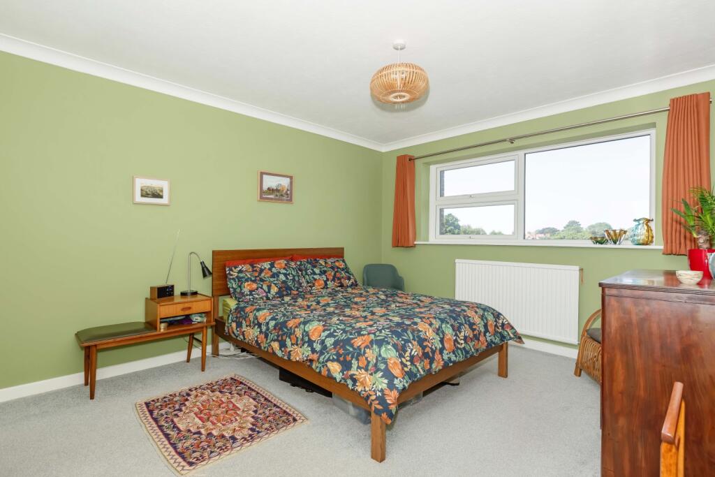 Apartment in Worthing, West Sussex - View 3