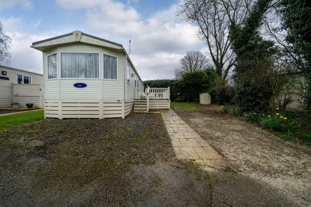 2-bed caravan on Ashbourne Heights Park, Highfields Farm, Ashbourne, £45,000