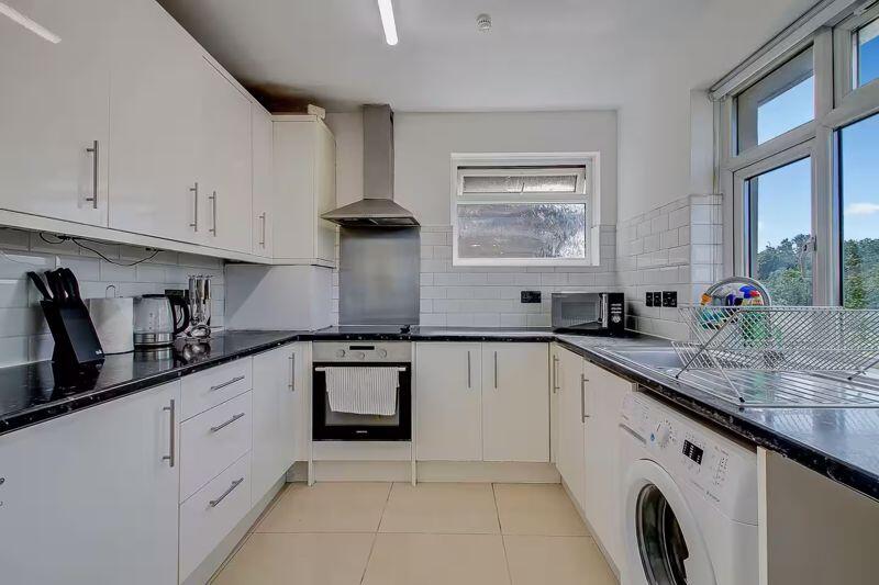 Carlton Close, Northolt photo 2