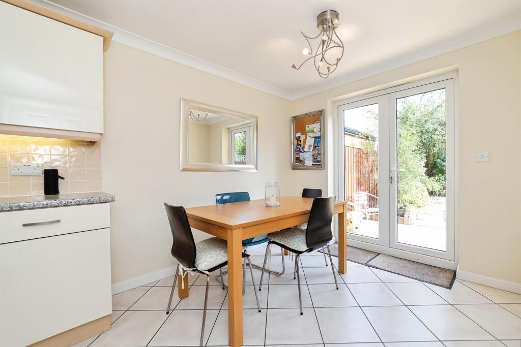 House in Sandy, Central Bedfordshire - More