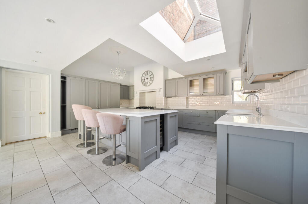 Victoria Grove, Southsea, Hampshire, PO5 - View 4