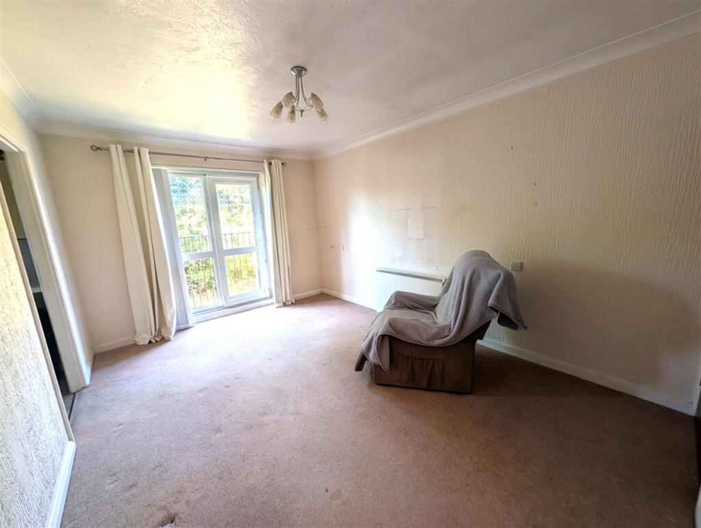 Apartment in Basingstoke and Deane, Chineham - View 2