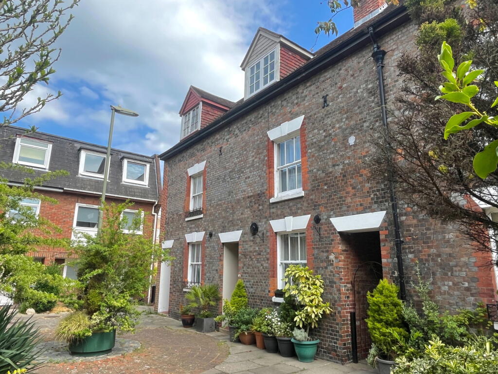 Main image of property: Seahorse Walk, Gosport PO12 1BH