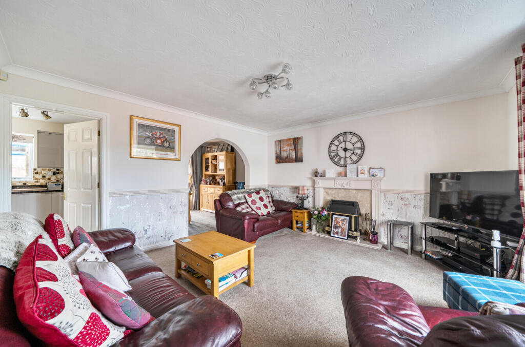 House in Swindon, Haydon Wick - More