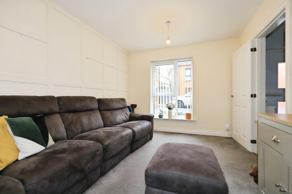 Comet Drive, Wolverhampton, West Midlands, WV10 photo 3