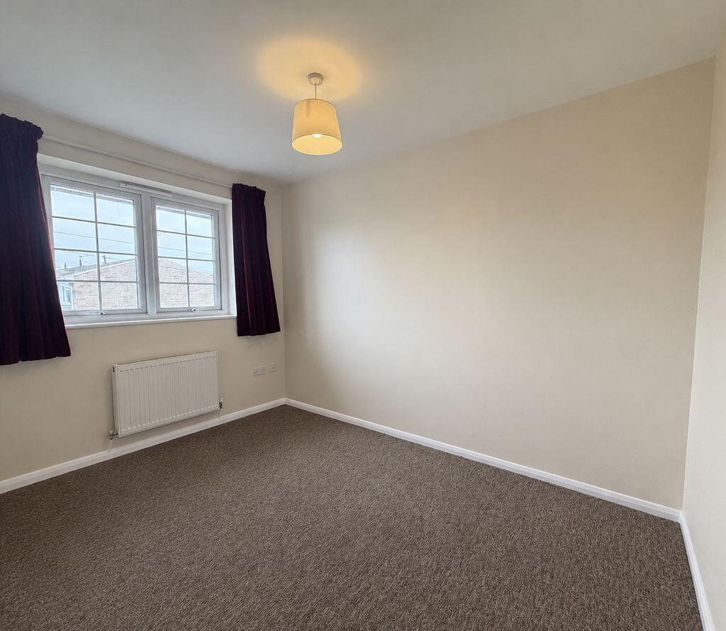 Ivy Crescent, Bognor Regis - View 4