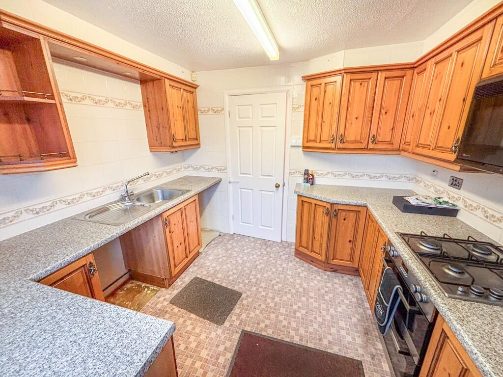 House in Huddersfield, Kitchenroyd, Skelmanthorpe - View 4