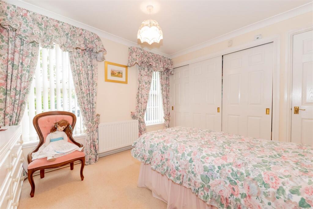 Apartment in Surrey Heath, Camberley - View 4