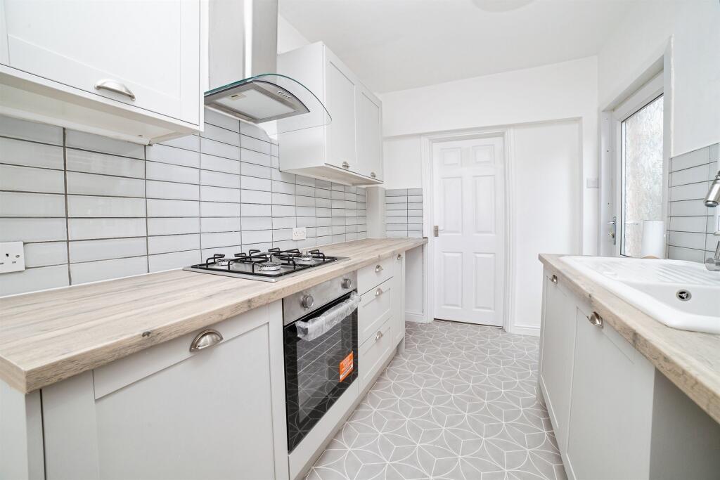 House in Mansfield, Nottinghamshire - More