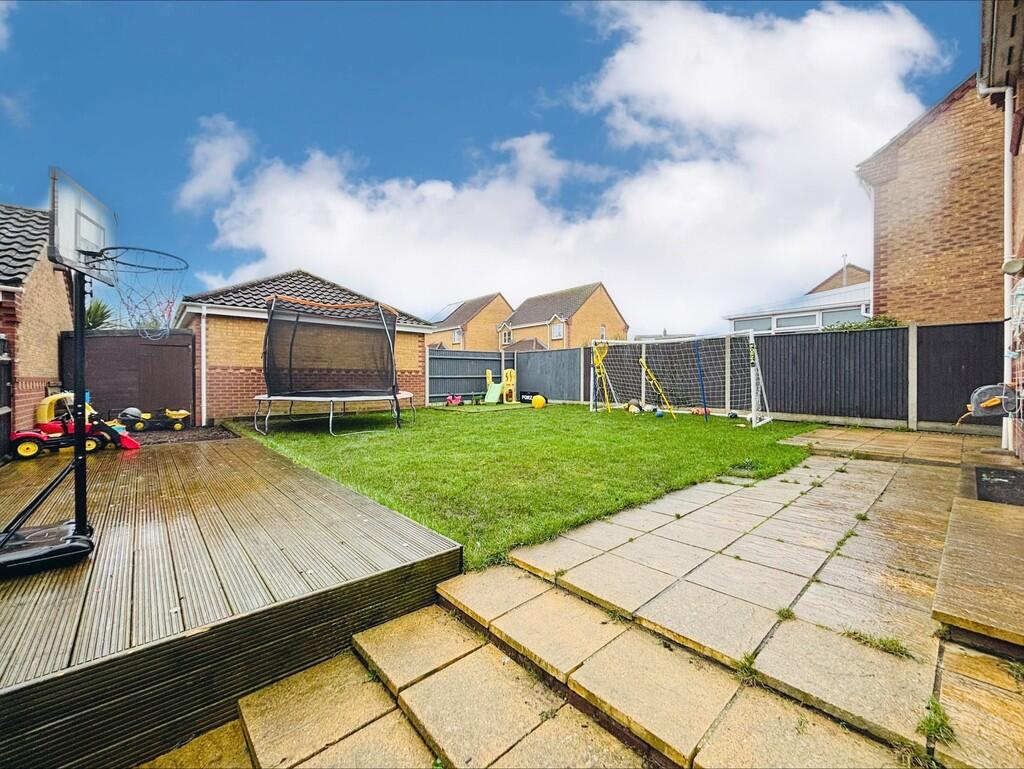 Cloverland Drive, Hemsby photo 3