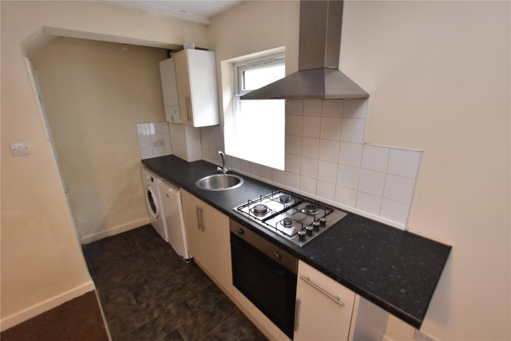 House in Bradford, West Yorkshire - View 3
