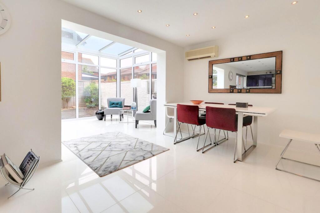 House in London, Shirley - View 2