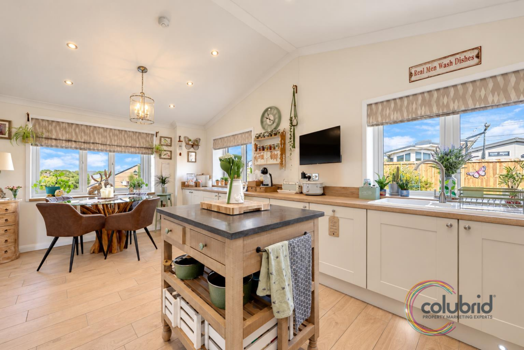 House in Linford, The Bonners - View 4