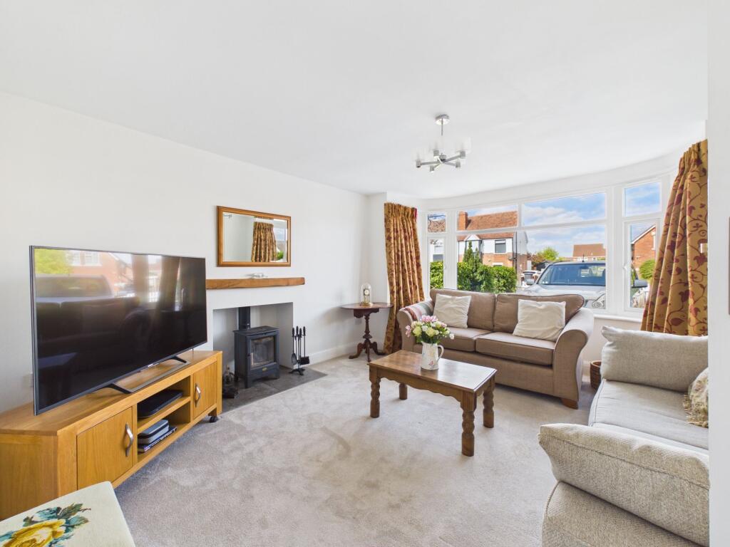 House in Gloucester, Gloucestershire - More