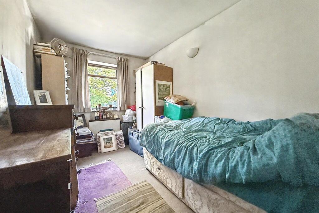 Apartment in Winchester, Hampshire - More