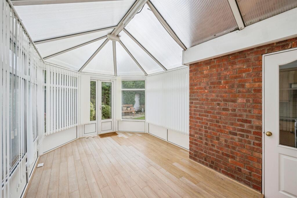 House in Doncaster, Armthorpe - View 3