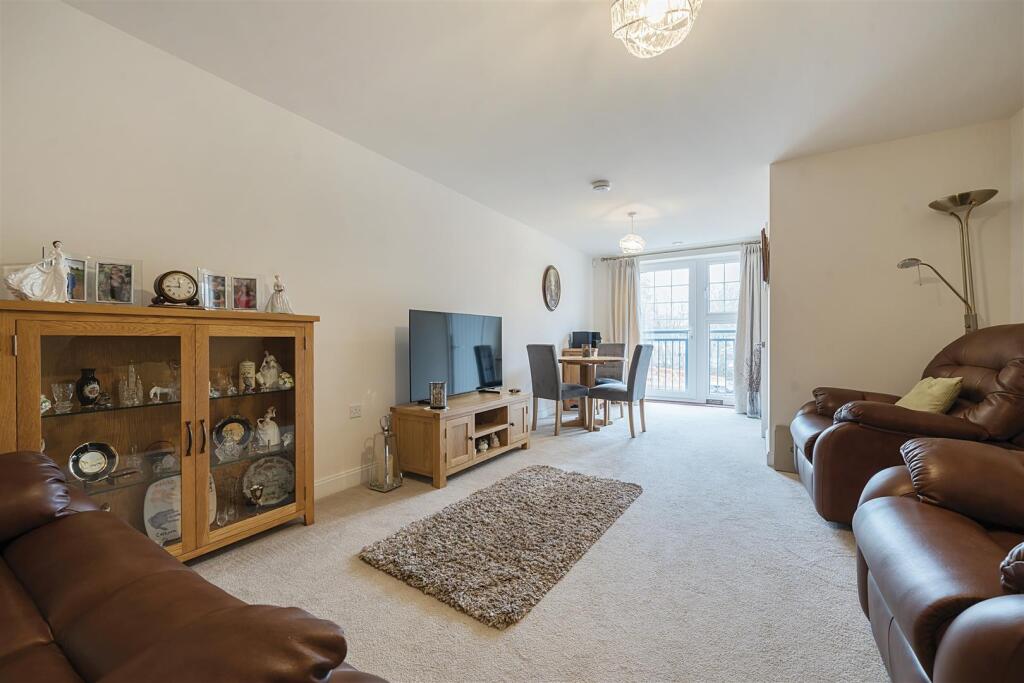 Oakingham Place, Reading Road, Wokingham, Berkshire, RG41 1EH - View 2