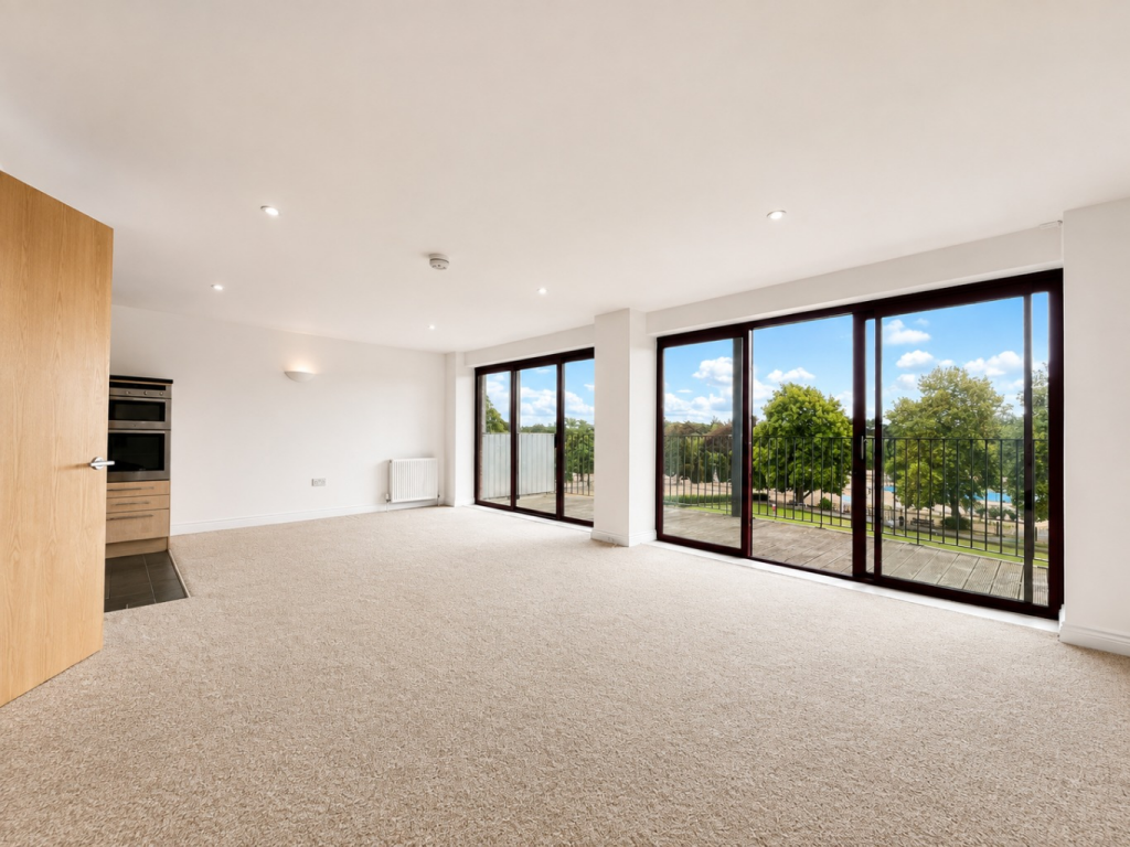 Apartment in Luton - View 4