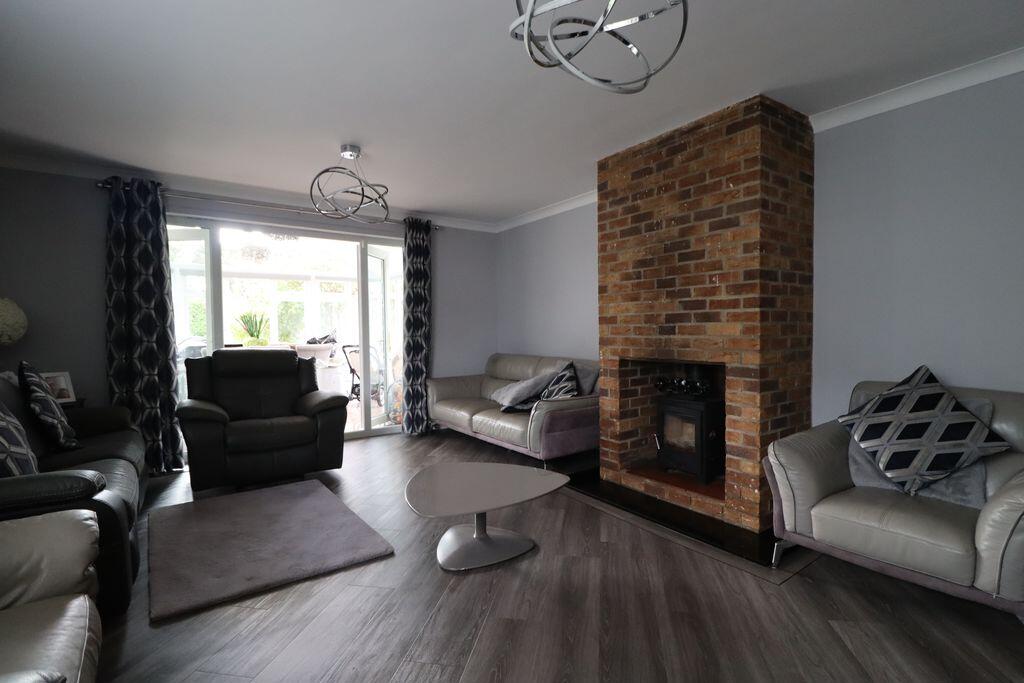 House in Basildon, Bowers Gifford and North Benfleet - More