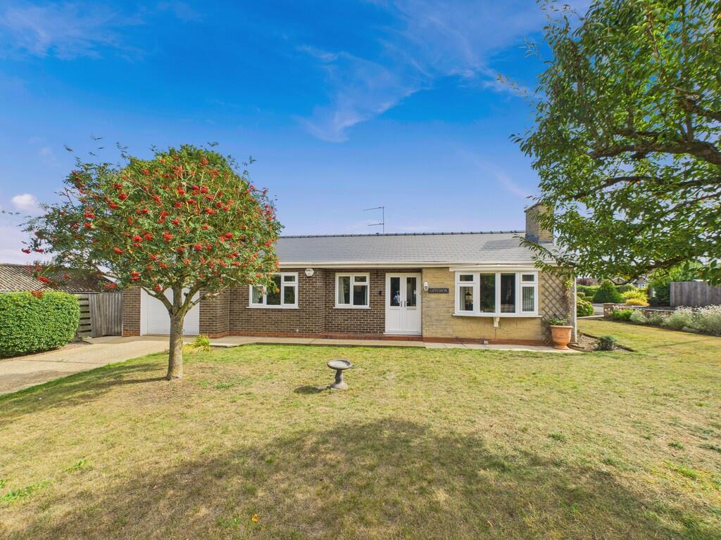3-bed bungalow on Hemingby Lane, Horncastle, £279,950