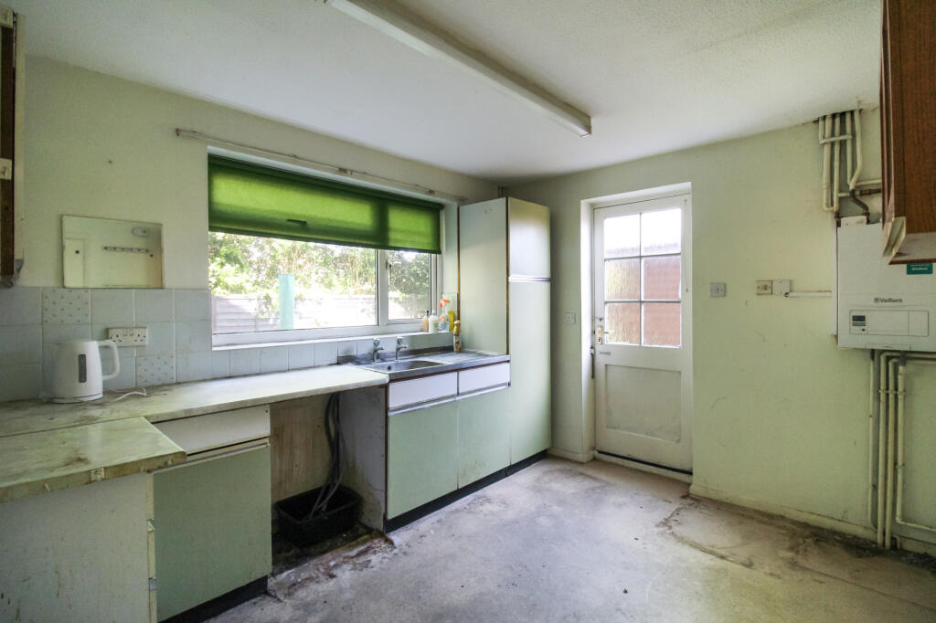 Highfield Avenue,  Aldershot, GU11 photo 3