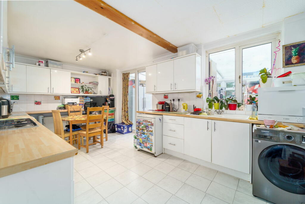 Parkside, New Haw, KT15 photo 2