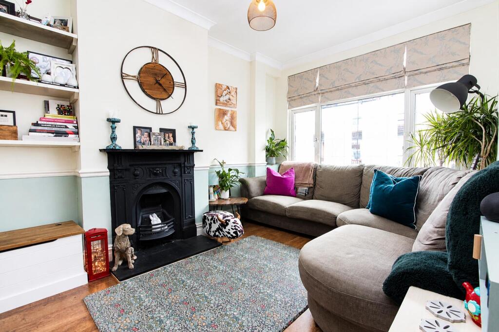 House in Sutton - View 4