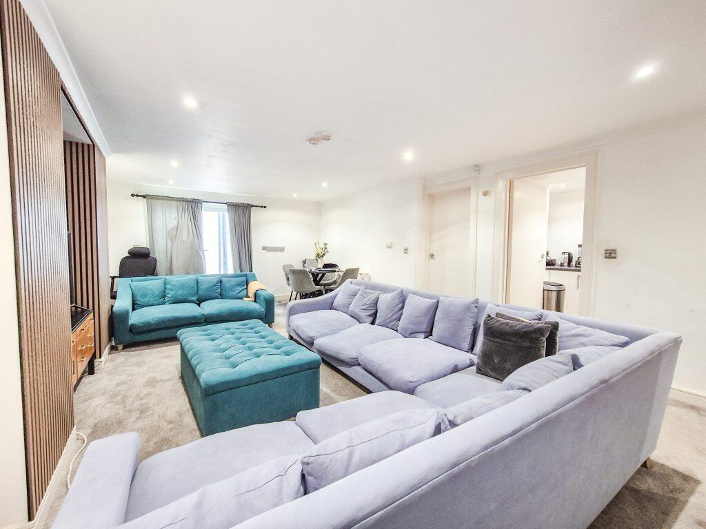 Apartment in Liverpool - More