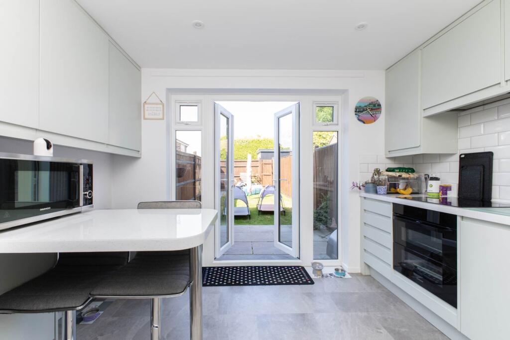 Fenhurst Close, Horsham - View 4