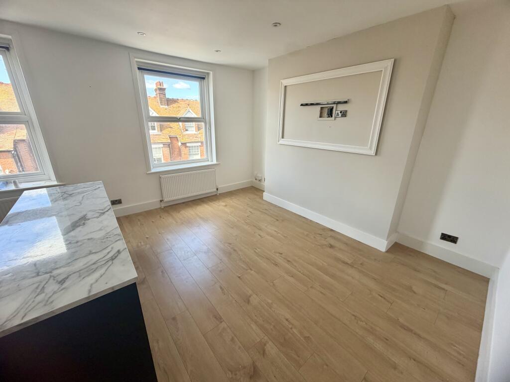 Apartment in Margate, Westbrook - More