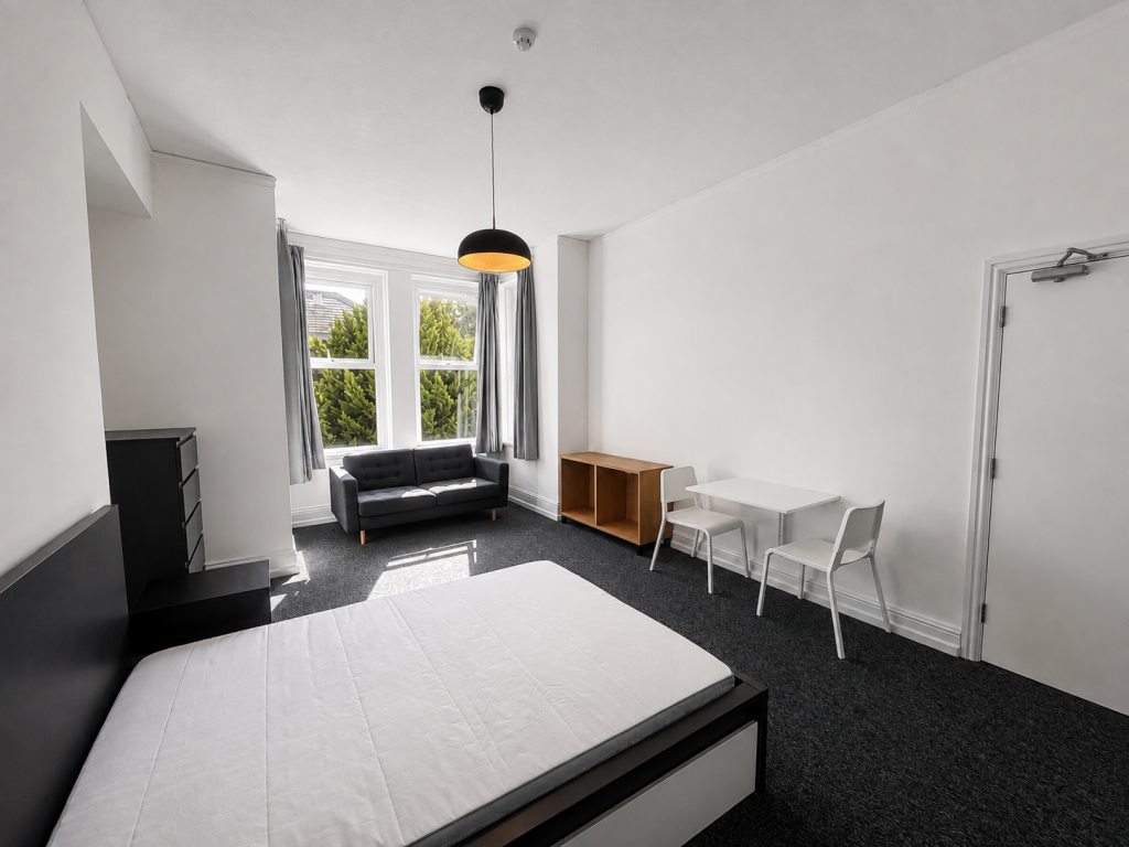 Apartment in Newport - View 4