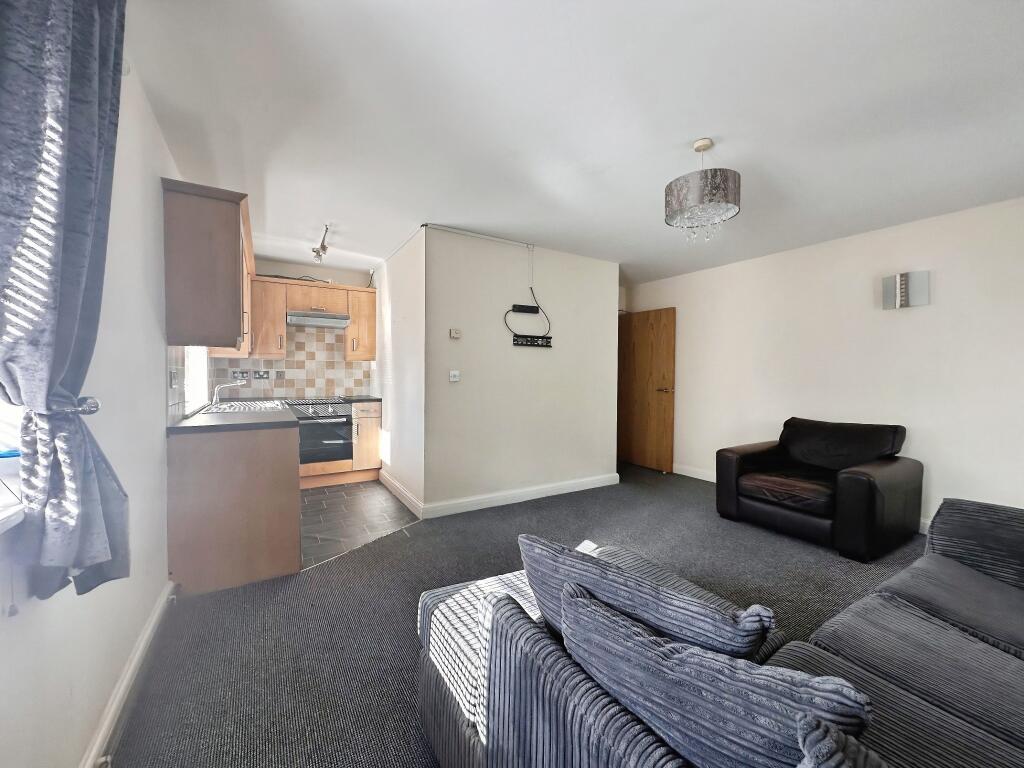 Apartment in Leeds, West Yorkshire - View 5