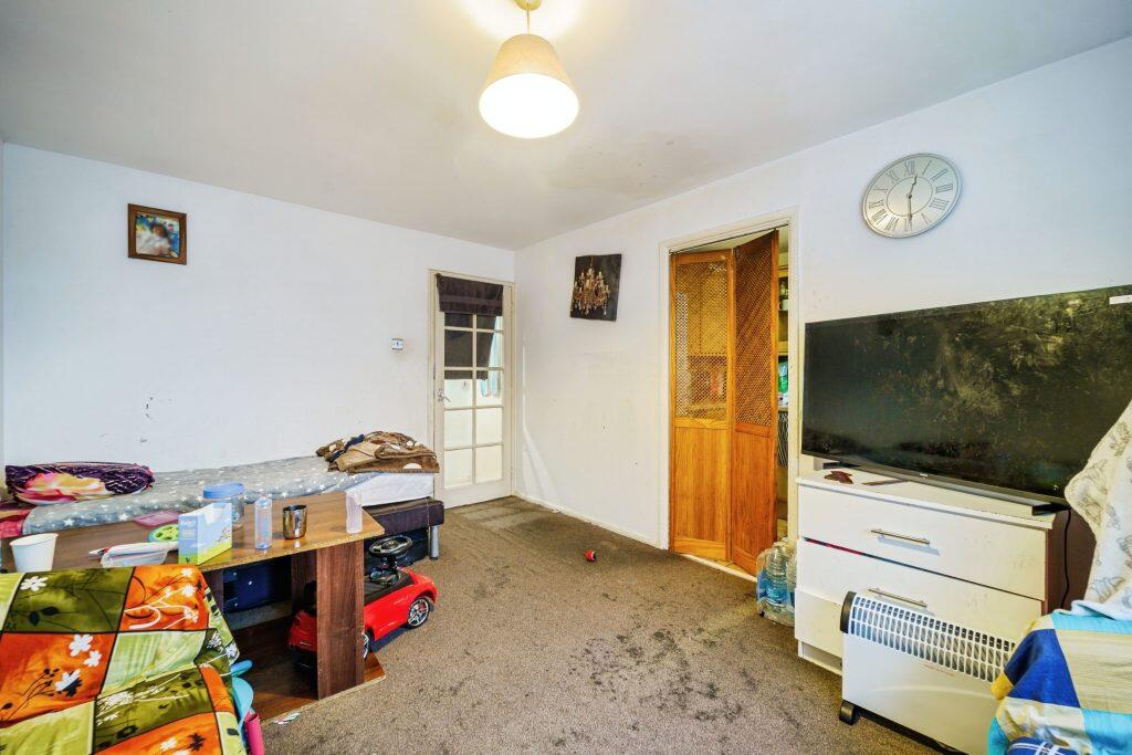 Apartment in Southall - View 5