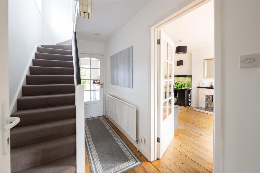 House in Redhill, Earlswood - View 5