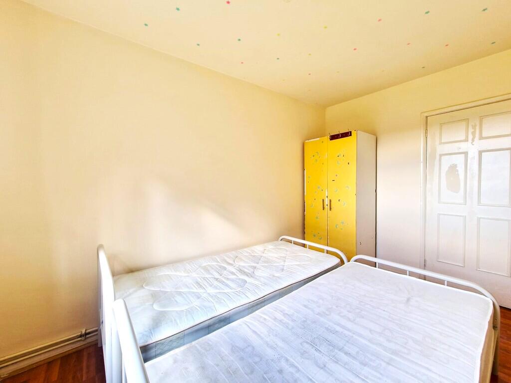 Roe Green, LONDON, NW9 0PL, UNITED KINGDOM photo 3